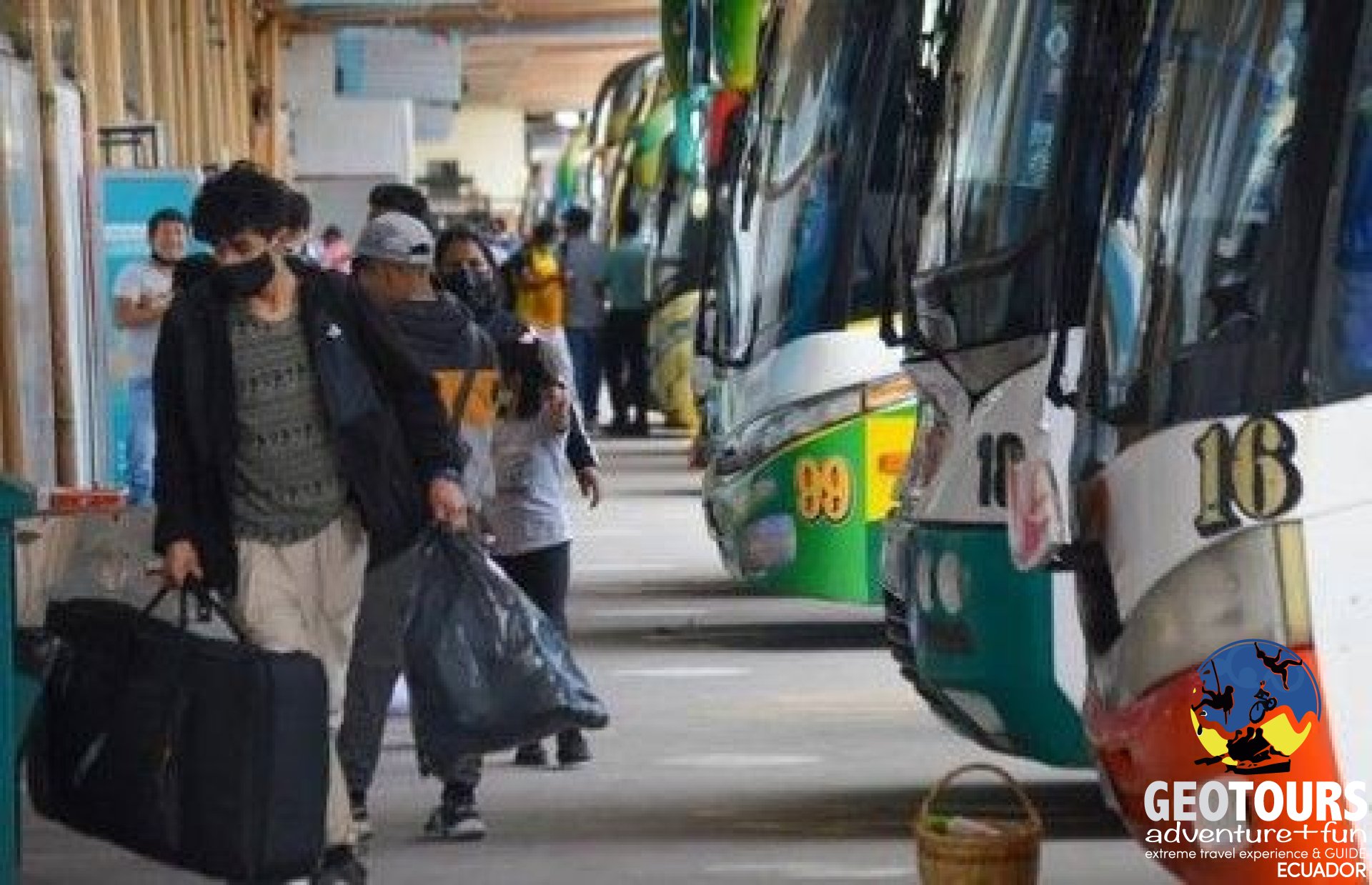 How to Move Safely Around Ecuador: Transportation and Recommendations 