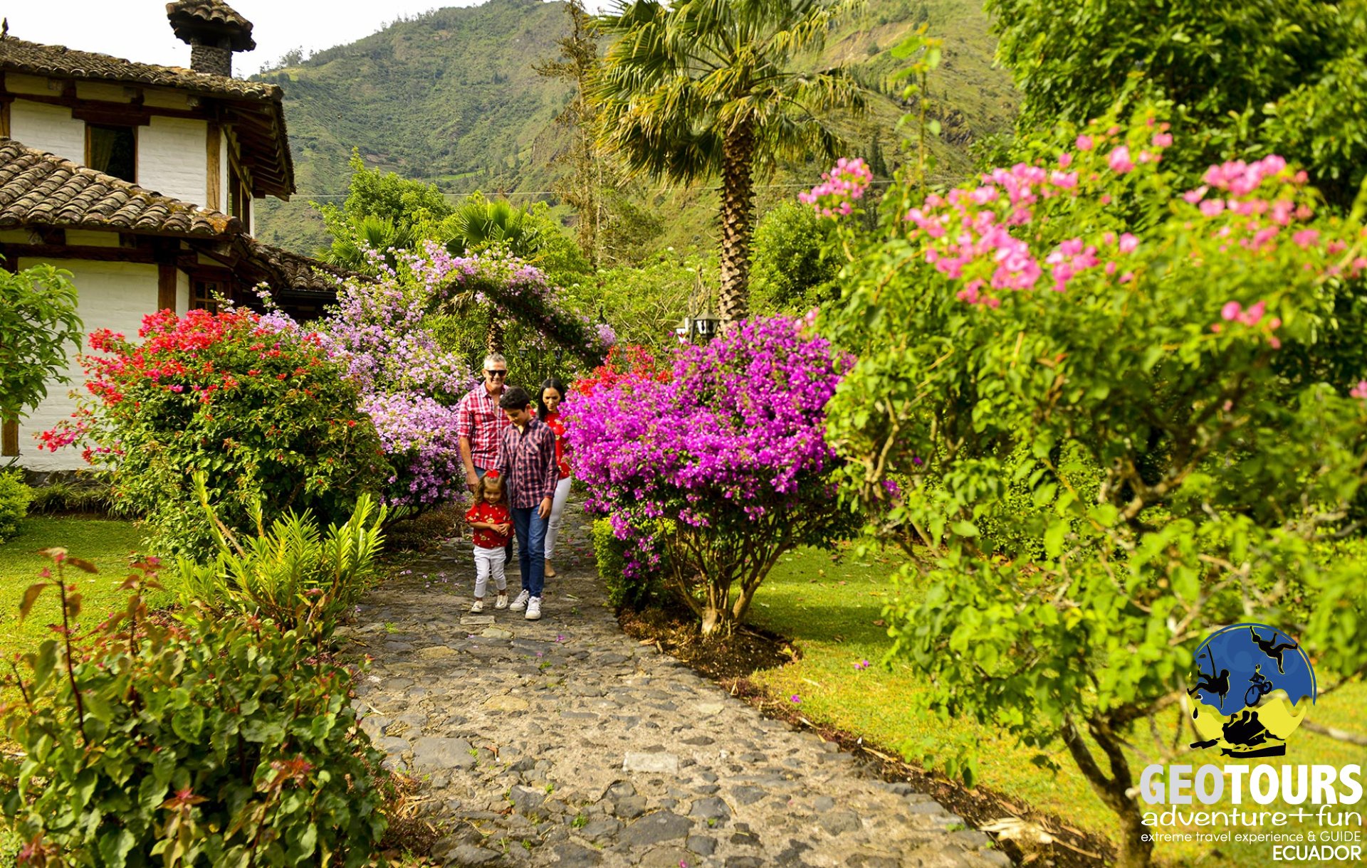 What type of flora can we find in Baños de Agua Santa?